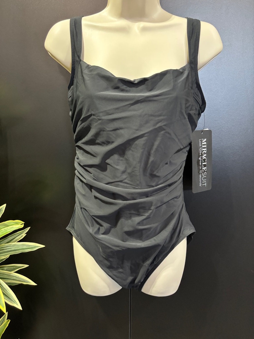 Miracle Suit Ruched,square neck,straight back,underwire,adjustable straps